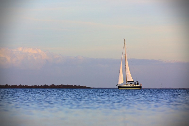 Segelyacht auf dem Grevelinger Meer